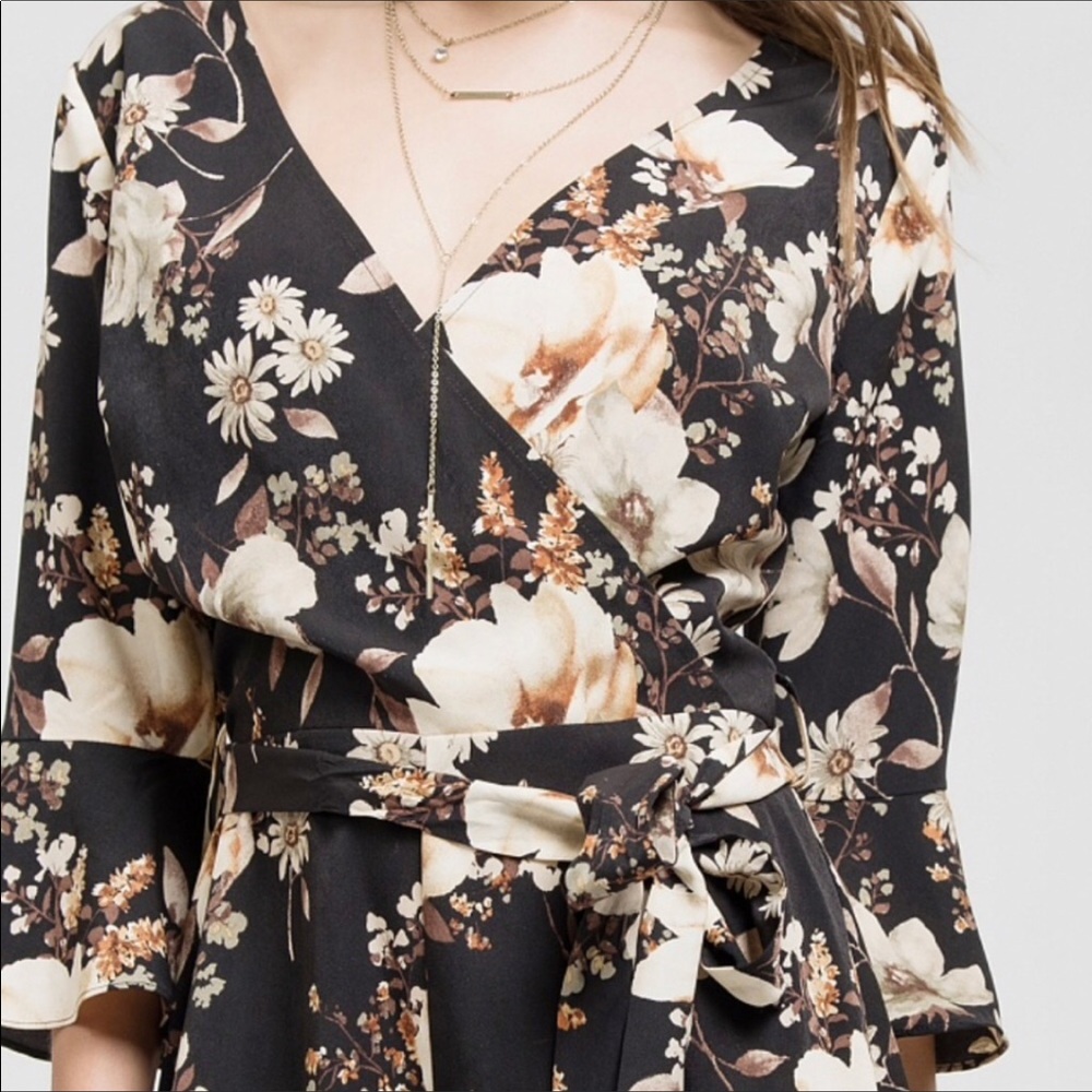 NEW BLUE PEPPER  TRUMPET FLORAL ROMPER - Picture 4 of 5